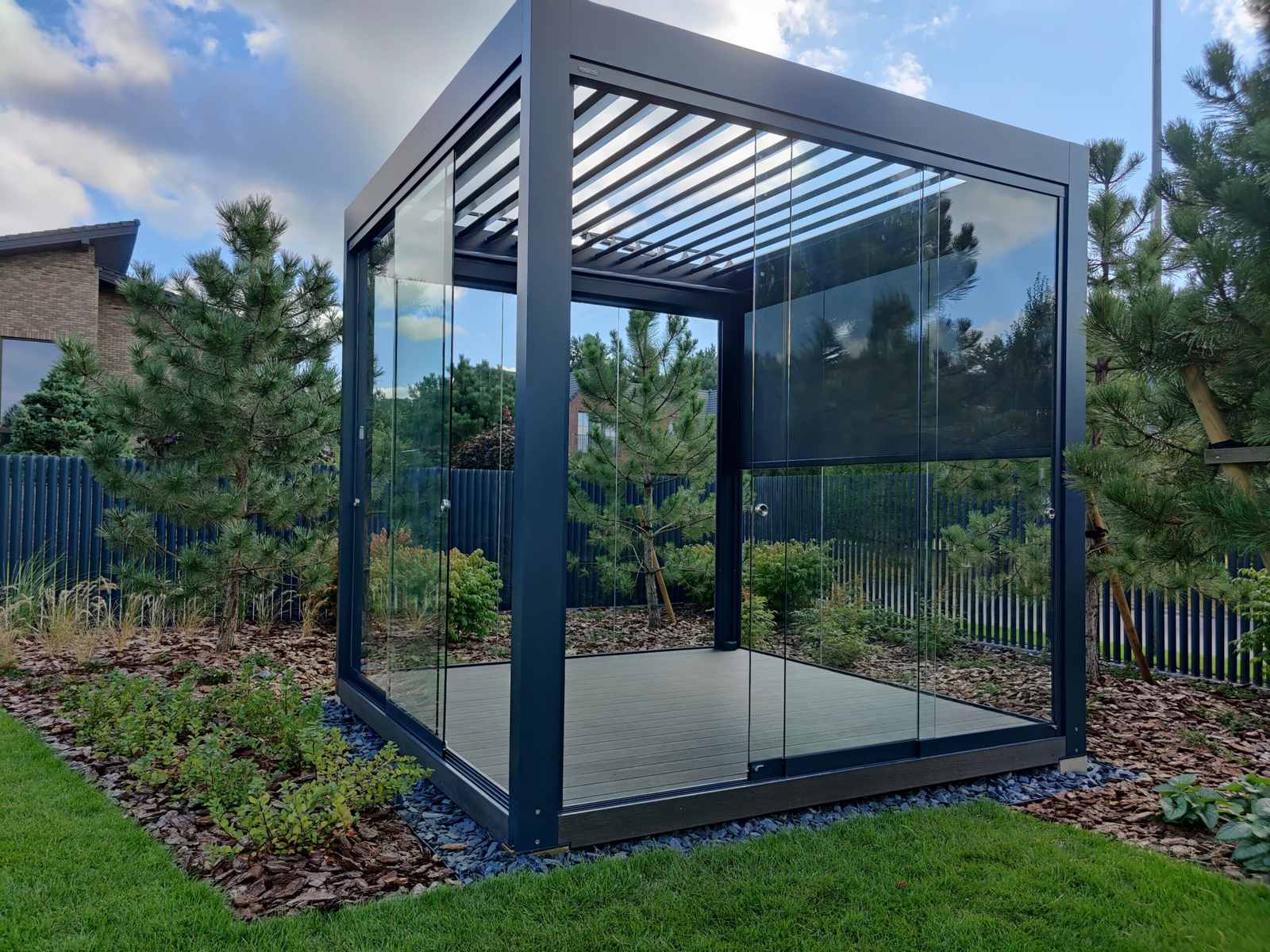 Stoginė ar pergola pavėsinė: ką rinktis savo kiemui?